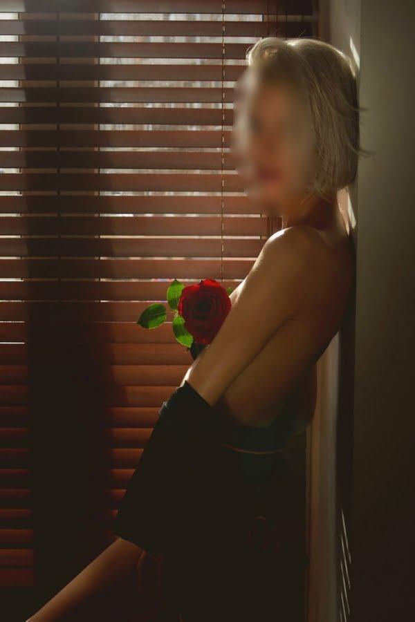 Лайза проститутка интим салон Санкт-Петербурга у метро Гражданский Проспект дешевые шлюхи салон