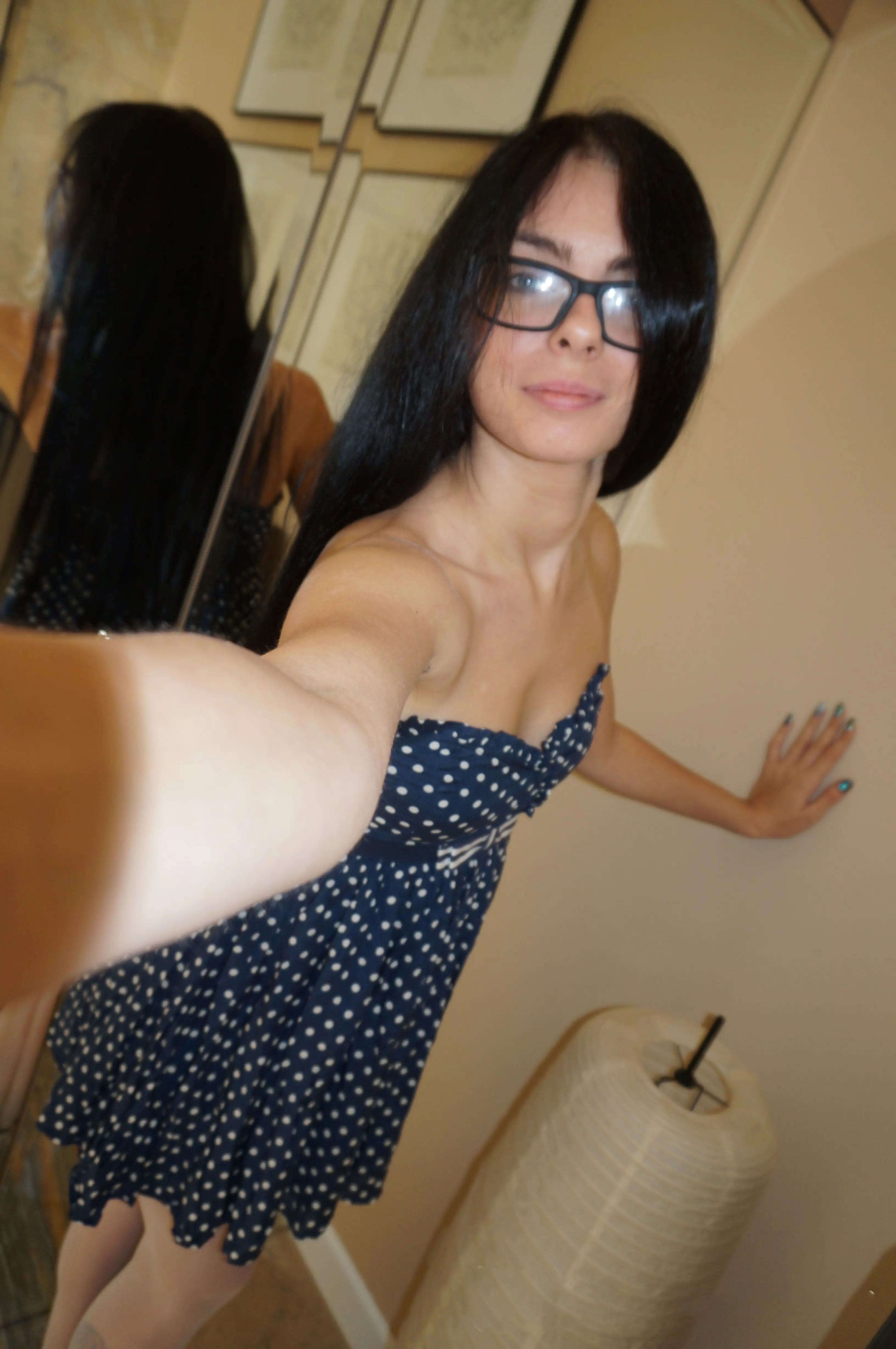 Даша индивидуалка СПб у метро Горьковская найти индивидуалку спб