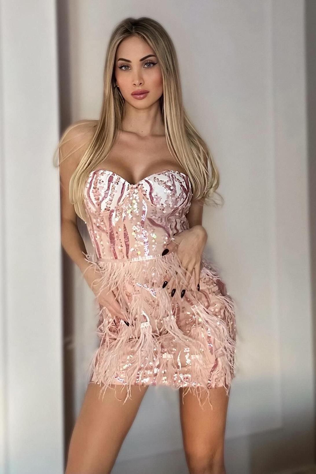 Вероника индивидуалка Питера у метро Черная речка телефоны индивидуалок спб